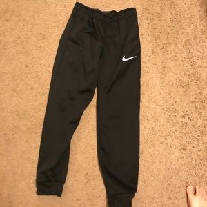 Nike therma fit pants size small. Never worn!!